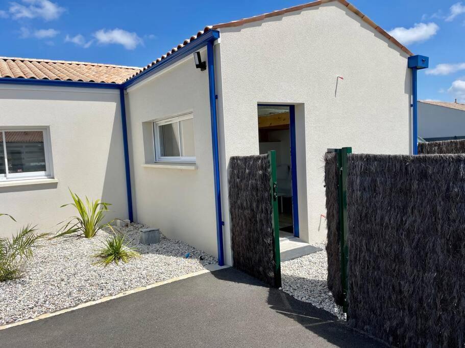Studio Independant 4 Personnes Pisany Exterior photo